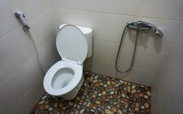 RedDoorz near Stasiun Kroya