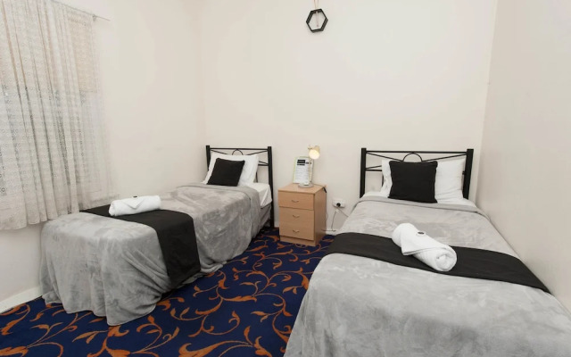 Riverina Hotel