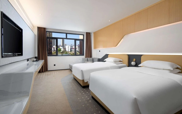 Microtel by Wyndham Miluo Downtown Hotel
