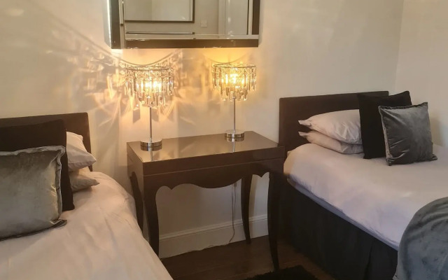 Robert The Bruce Apartment