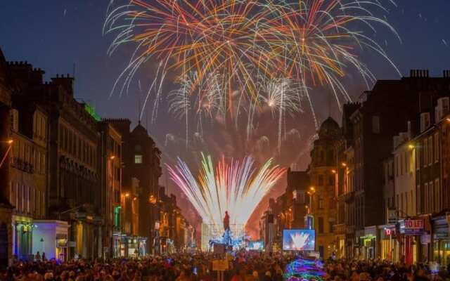 Heart of Edinburgh City Flat