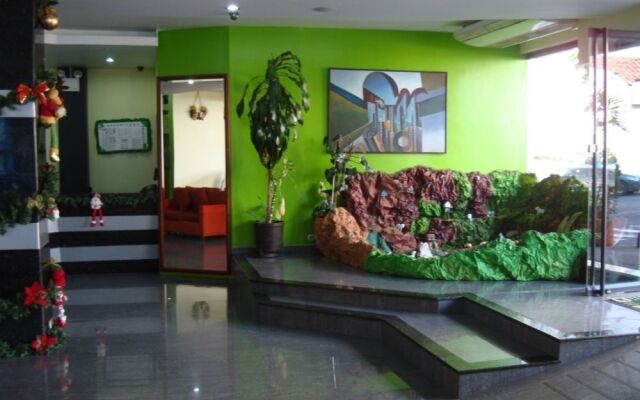 Mon Cricket Hotel