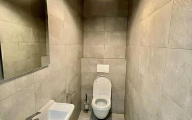 1 bedroom in Center-Terrace & Parking