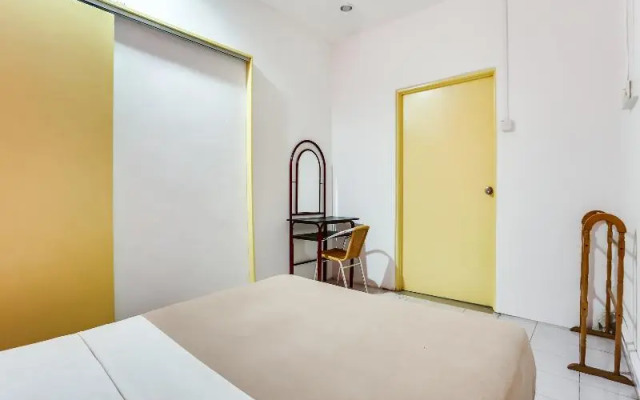 OYO 89615 T Family Hotel