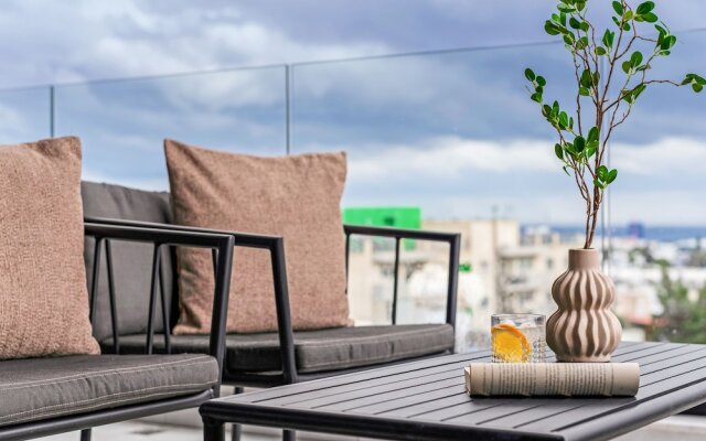 Sanders Only - Charming 2-bdr Apt With Balcony