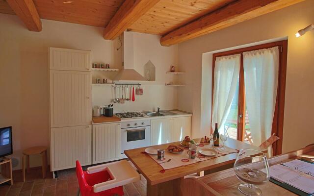Farmhouse With Swimming Pool in Montelabbate