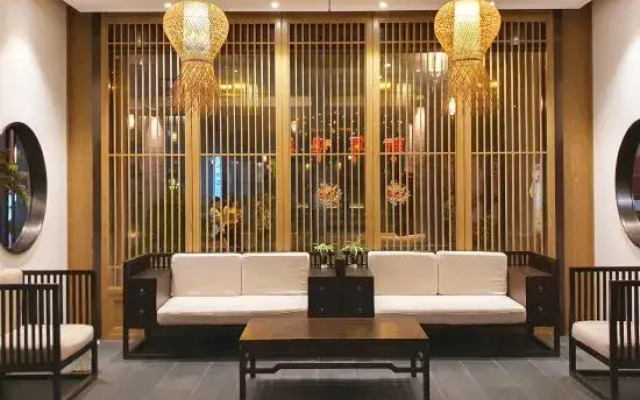 Mingyue Mountain Chancha Hot Spring Hotel