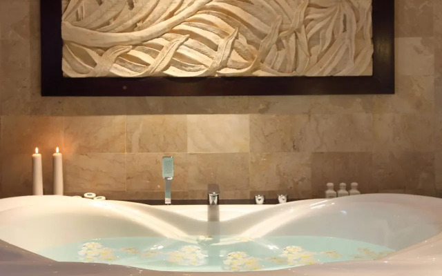 Отель Royal Pita Maha