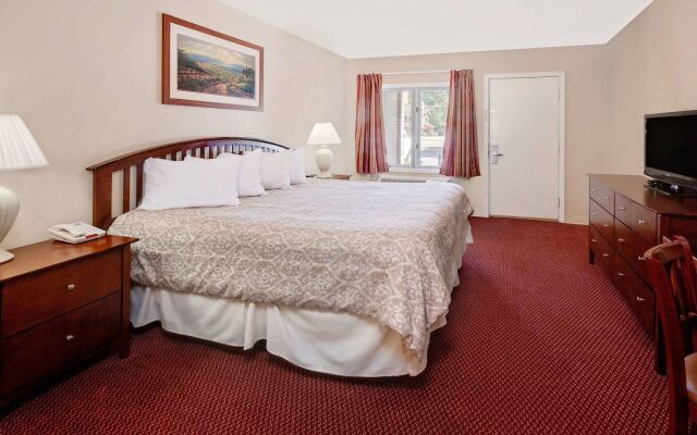 Super 8 by Wyndham Traverse City