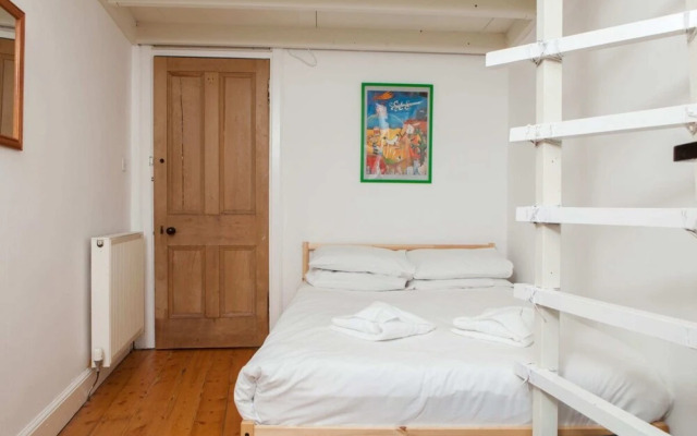 4 Bedroom Apartment Near The Meadows