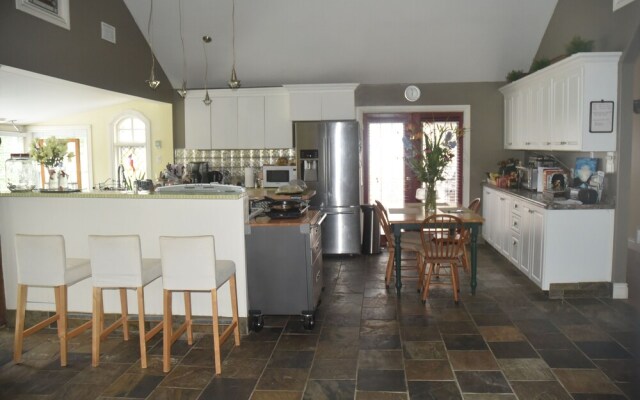 The Muskoka Rose Guest House & Retreat