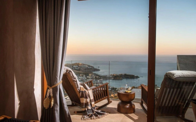 Villa Ouranos - Where the World Unfolds Before you