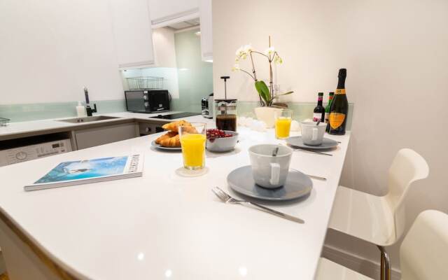 Central Plymouth Apartment By University