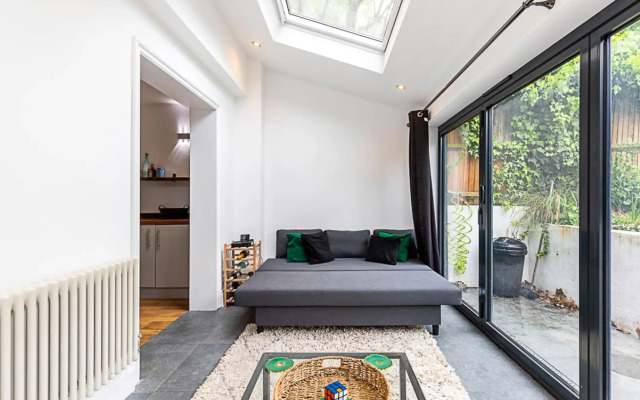 Cosy and Modern Battersea Home