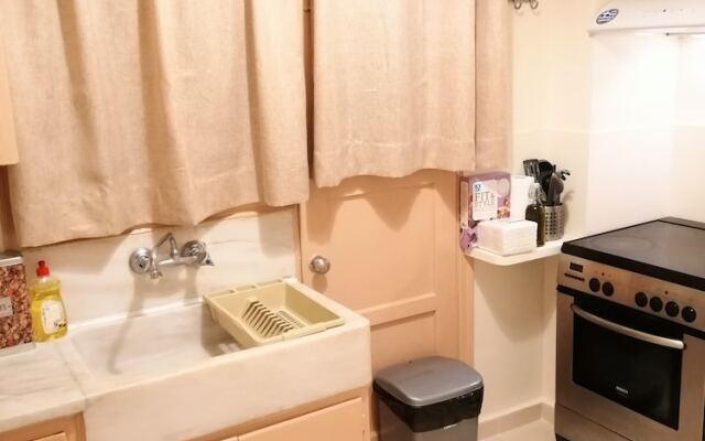 Acropolis museum family apartment