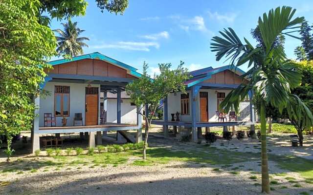 New Raya - Nias Beach Bungalows