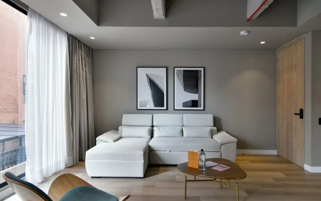 w Lovely 1BR w/ Brilliant Deco in Unicentro