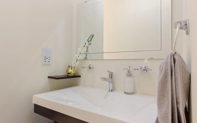 Bright & Relaxing Full Apartment