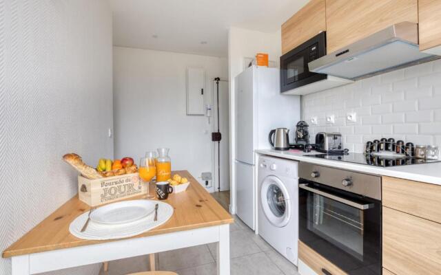Bee Home Metro 7 + RER C + Easy Check-in + Parking