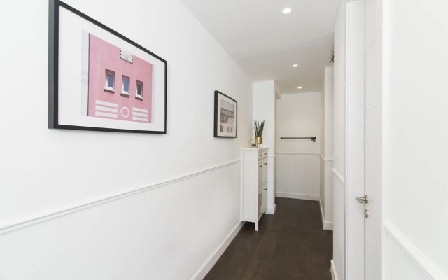 Bauhaus Boutique by TLV2rent