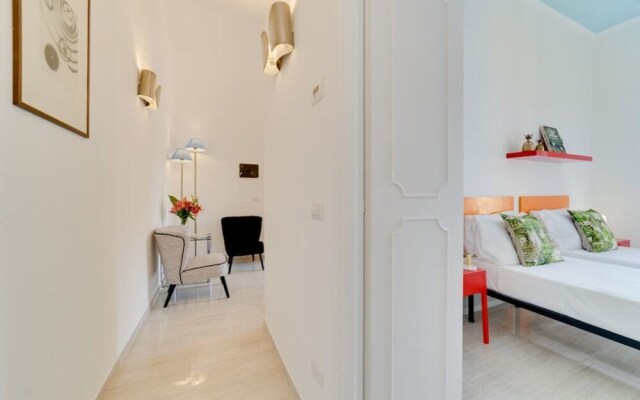 Lovely 2 bed Flat in Front of the Colosseum!