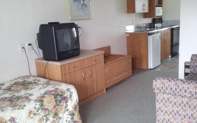 Ace High Motor Inn