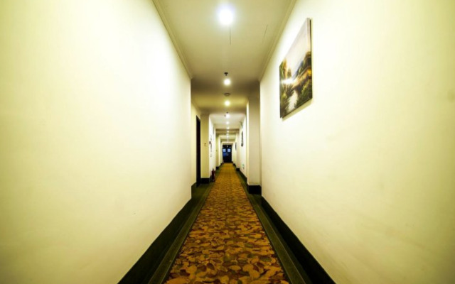 GreenTree Inn Qinhuangdao Peace Avenue Express Hotel