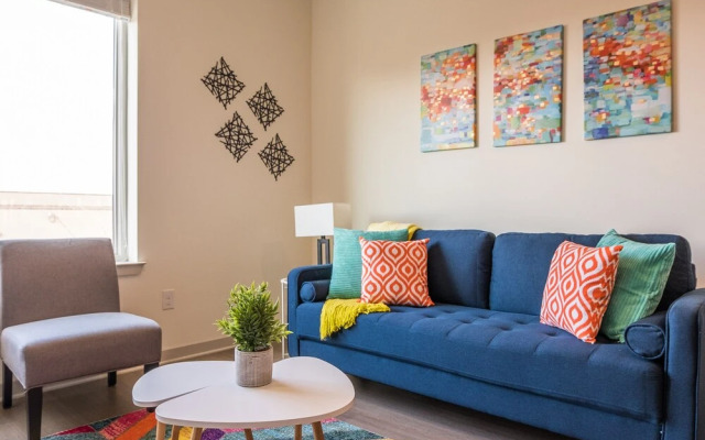 FRONTDESK Main & Clay Apts Butcḣertown Louisville