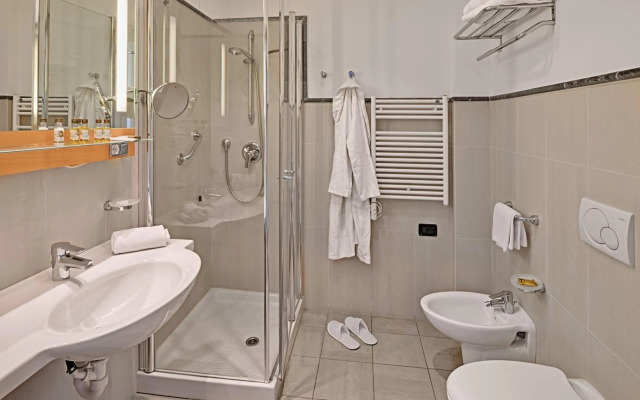 Aregai Marina Hotel & Residence