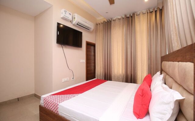 OYO 27743 Hotel Platina