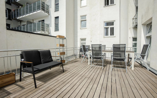 Sunny apartment in Leopoldstad + terrace with grill