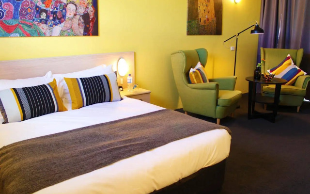 The Oriana Orange - Retro Hotel & Resort