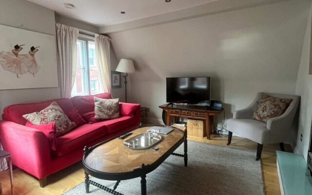 Modern Top Floor 2BD Flat - Kensington