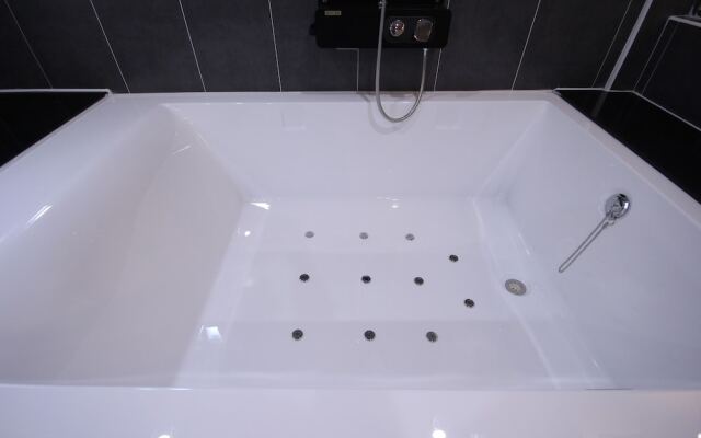 Louis Hotel