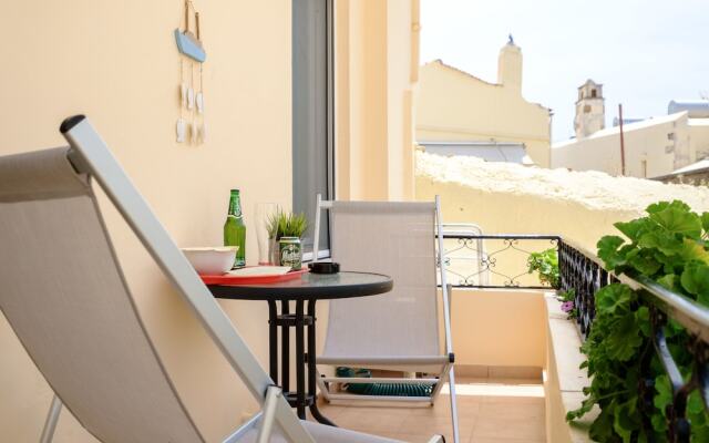 Home with Courtyard in Heart of Old Town