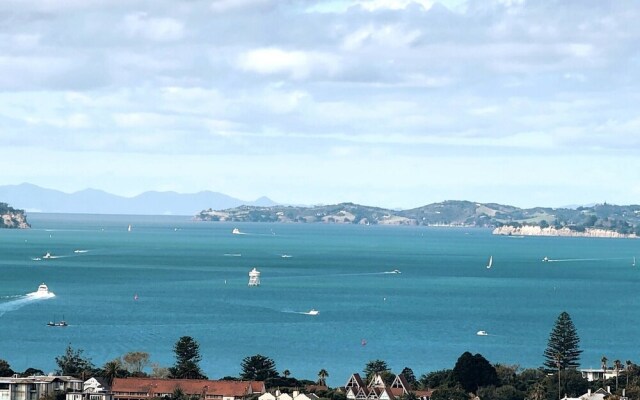 Sunny, Spacious And Magnificent Sea Views!
