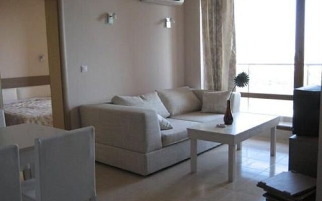 Pomorie Bay Apartments and Spa