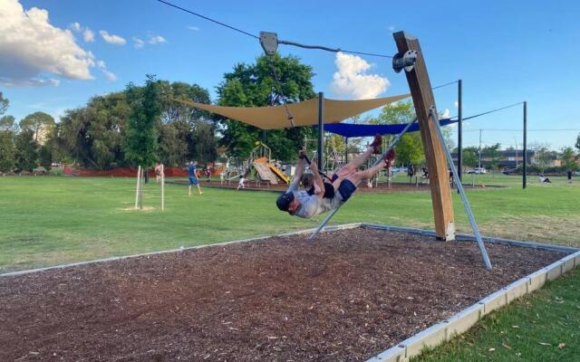 Popular Central Location I NEW LINEN I Gated Estate I STAY DUBBO – Outside – Dubbo