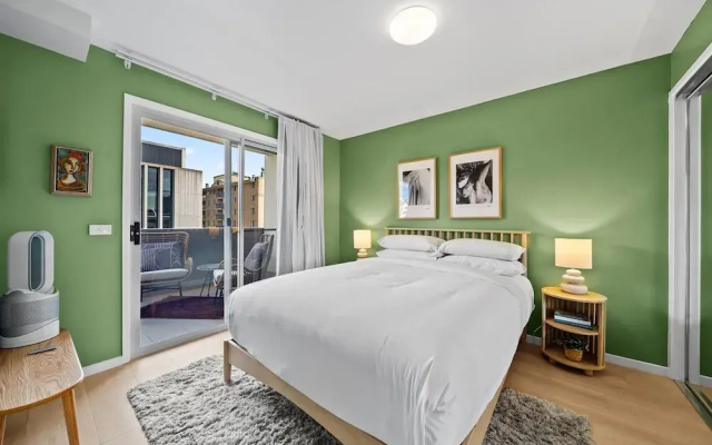 Braddon Retreat: Spacious 1-bed With Parking