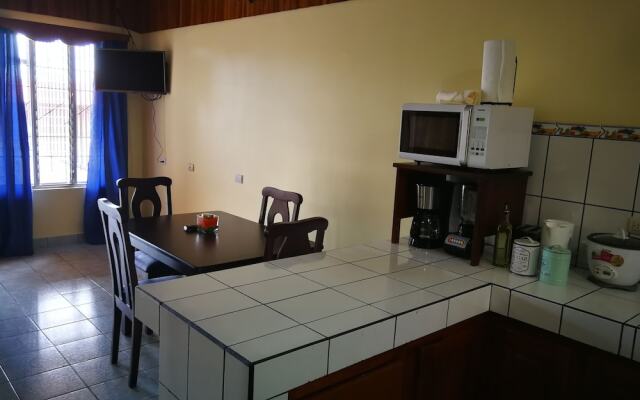 Apartamentos QR La Fortuna - Adults Only