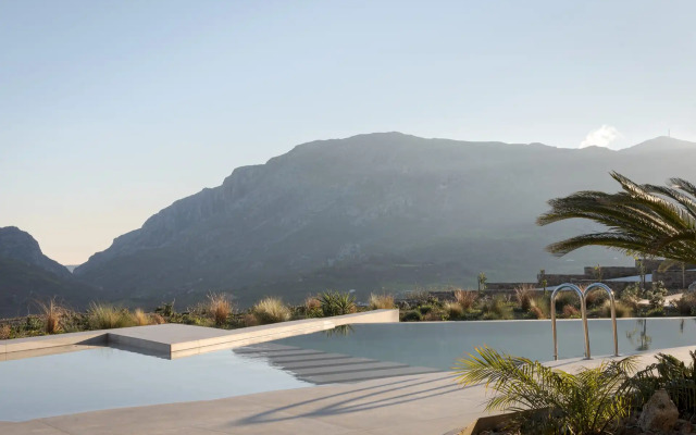 Neromai Cave Luxury Villas