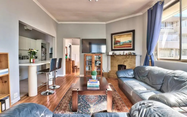 Sunny Apartment in SEA POINT right by PROMENADE