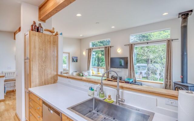 Modern Manzanita Retreat