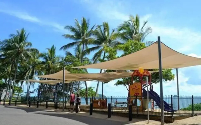 Palm Cove Studio Apartments