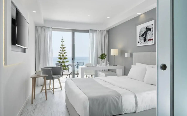 Lichnos Beach Hotel & Suites
