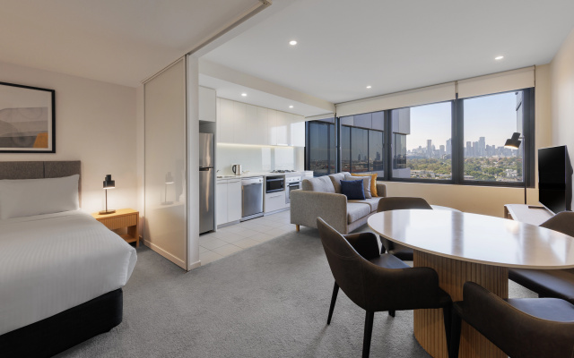 Oaks Melbourne Flemington Suites – Guest Rooms – Melbourne