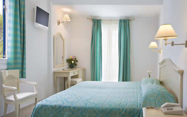 Kamari Hotel