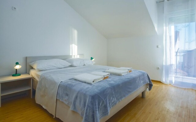 Nice Home in Podstrana With Wifi and 2 Bedrooms