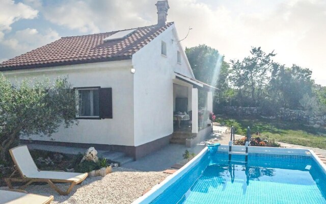 Nice Home in Kanfanar With Wifi and 1 Bedrooms