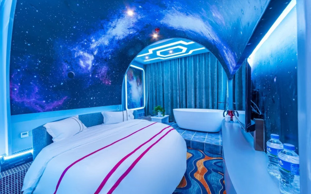 Love Home Theme Hotel Kunming Airport